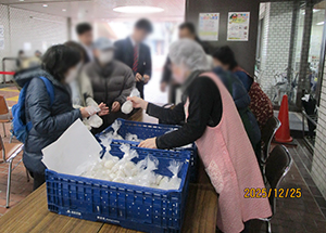 なかよし食堂 おもち配布