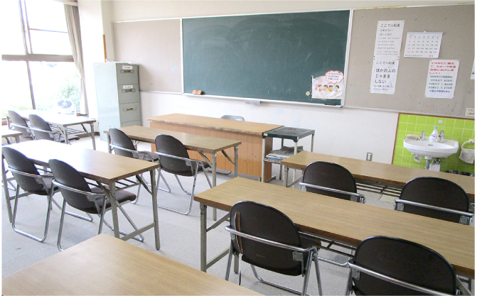 教室３
