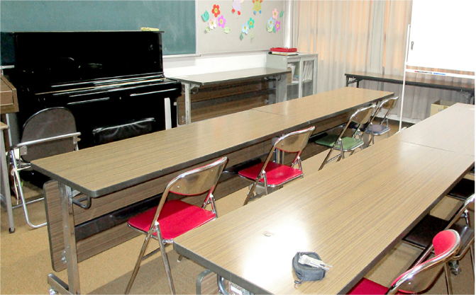 教室４